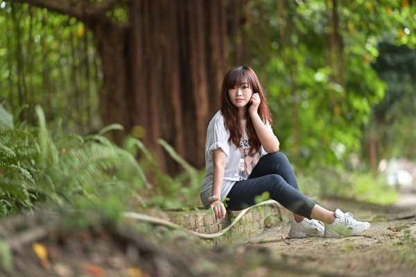 С милыми девушками