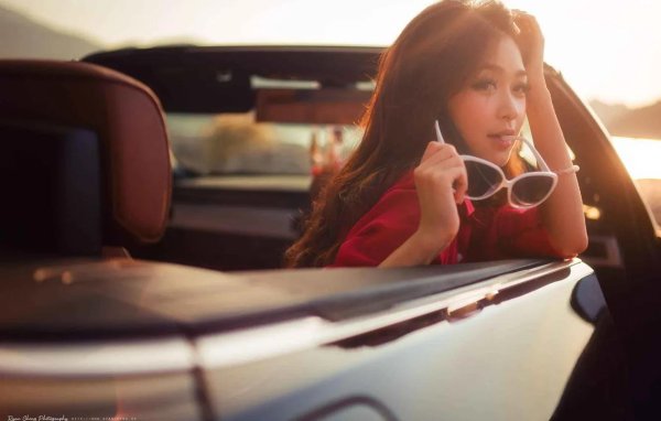 С милыми девушками