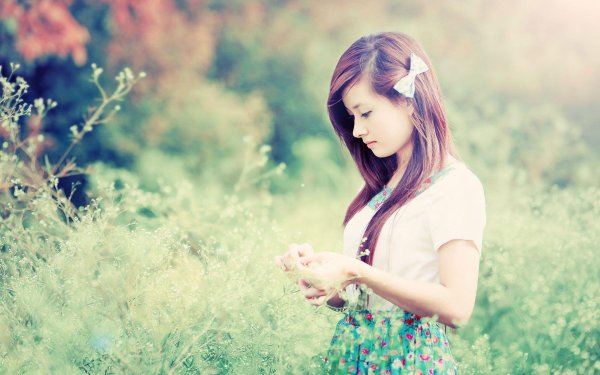 С милыми девушками