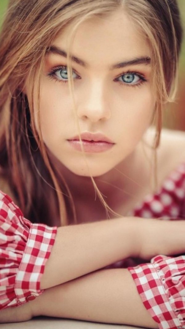 С милыми девушками