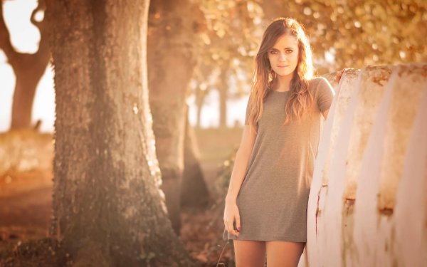 С милыми девушками