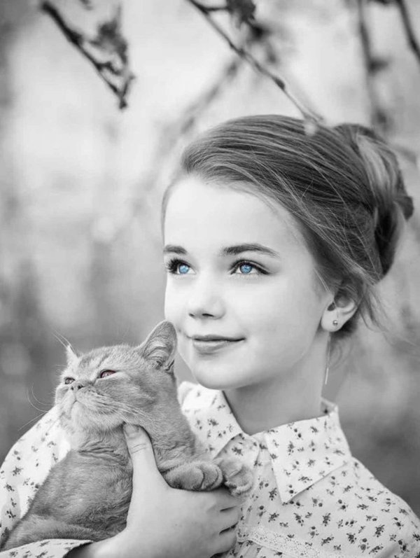 С милыми девушками