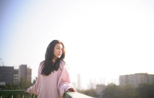 С милыми девушками