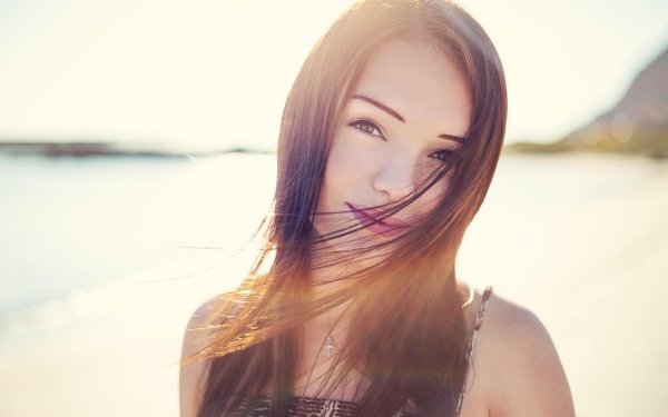 С милыми девушками