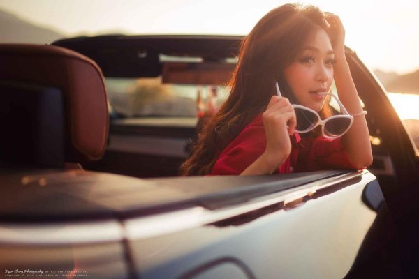 С милыми девушками