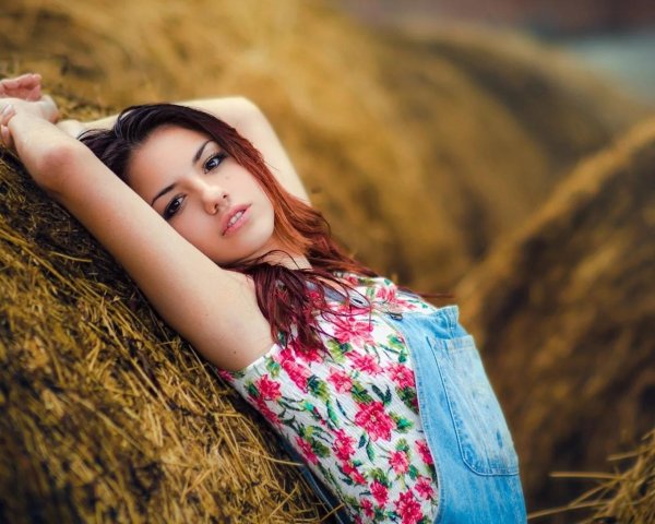 С милыми девушками