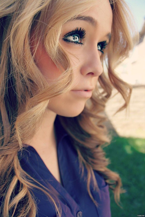 С милыми девушками