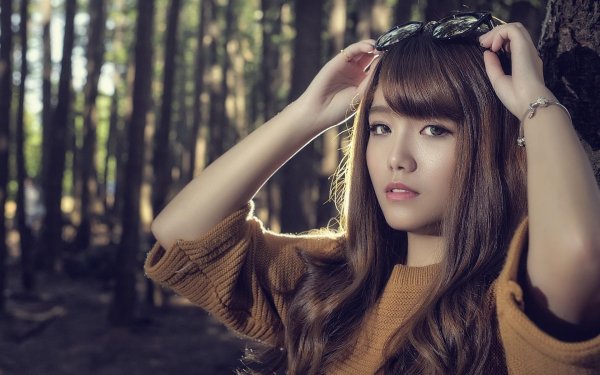 С милыми девушками