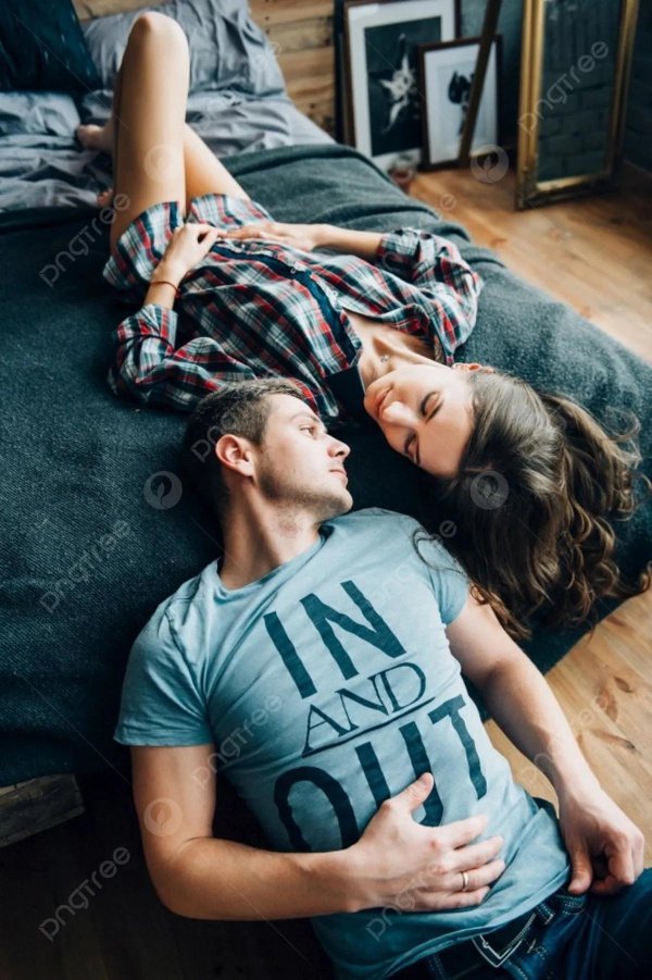 Девушка на мужчине