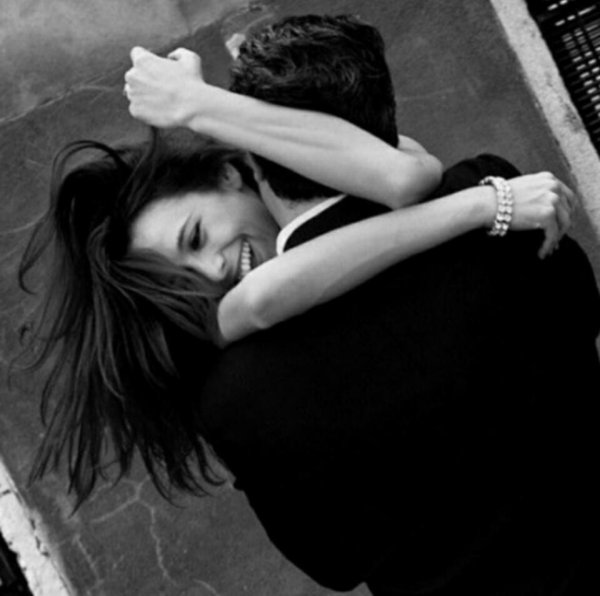 Девушка на мужчине