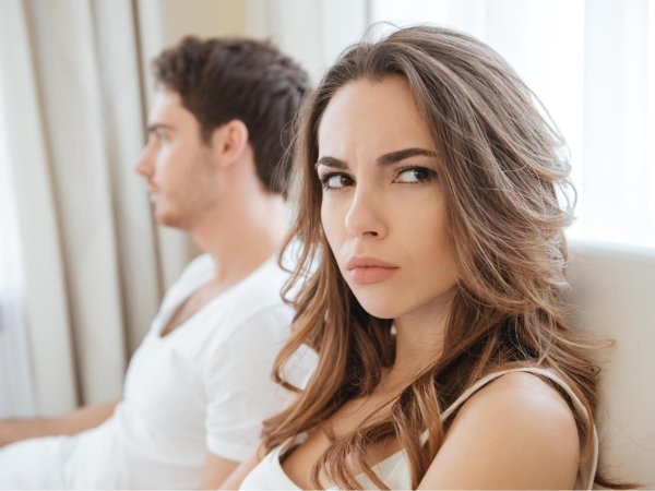 Девушка на мужчине