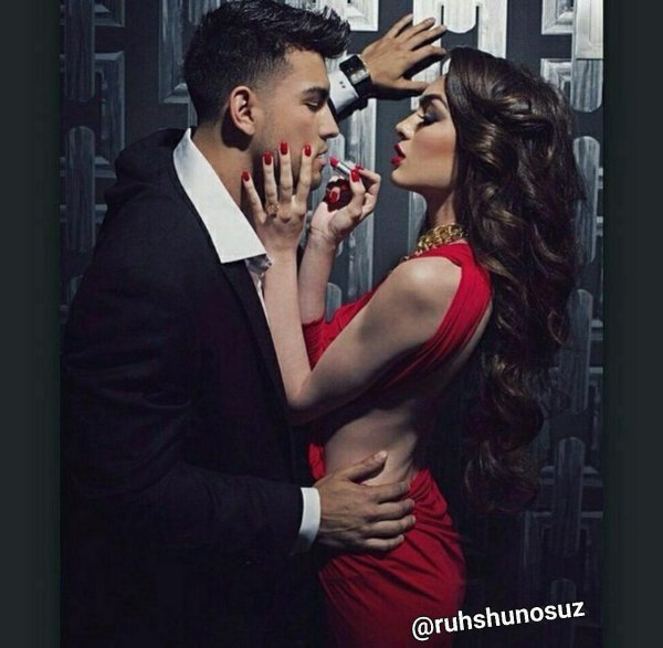 Девушка на мужчине