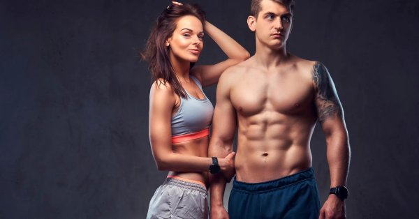 Девушка на мужчине