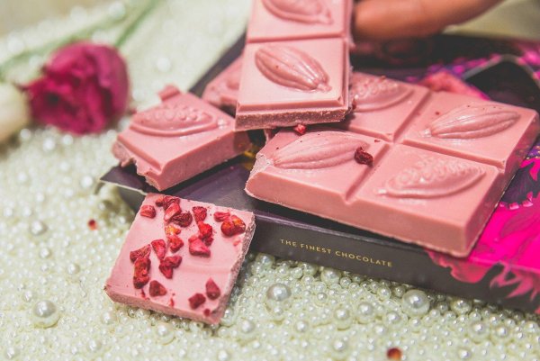 розовая шоколадка