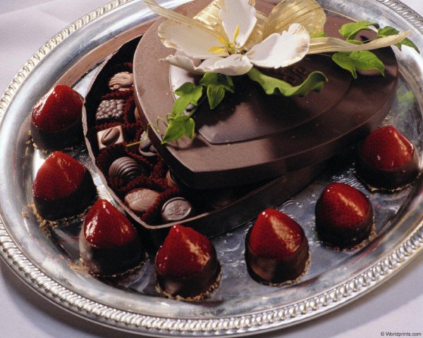 клубника в темном шоколаде