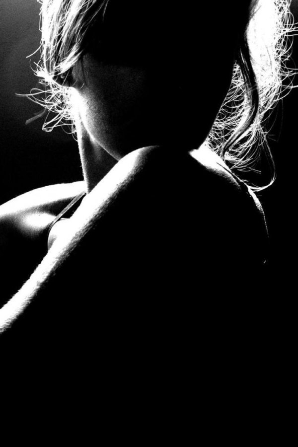 С девушками черно