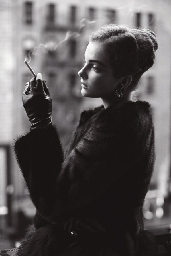 С девушками черно