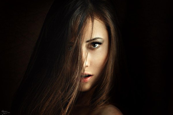 С девушками черно