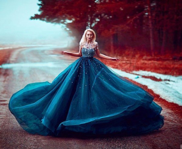 Платья на девушках