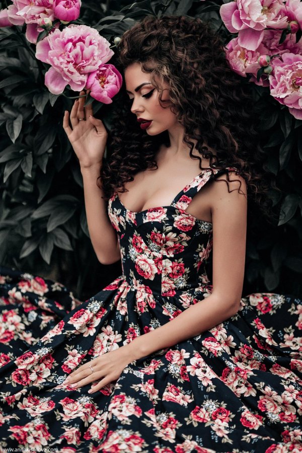 Платья на девушках