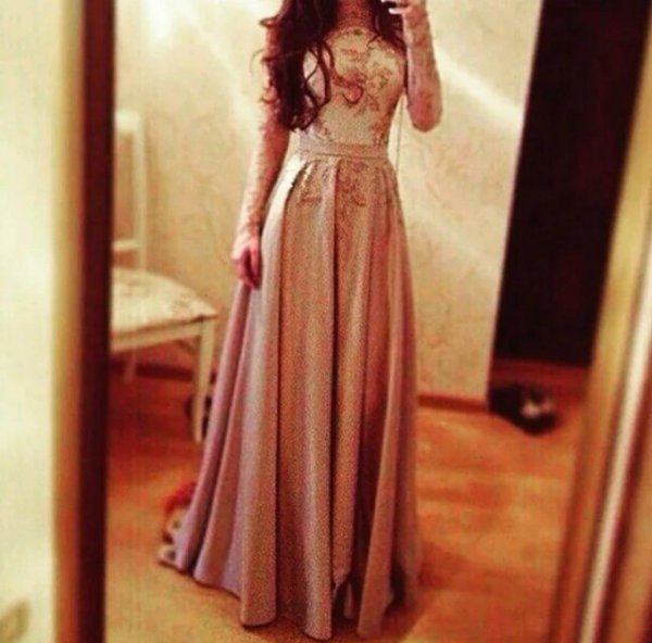 Платья на девушках