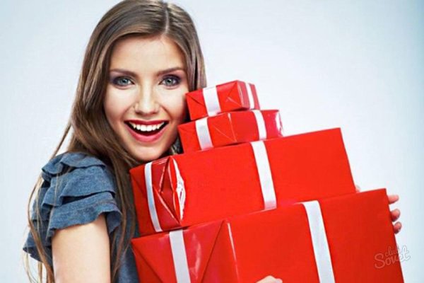 Девушка с подарком