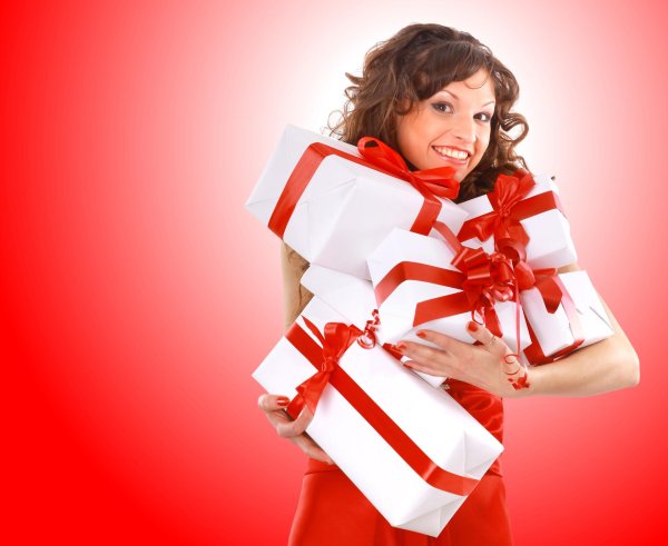 Девушка с подарком