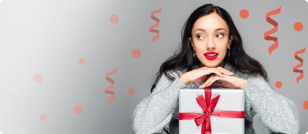 Девушка с подарком
