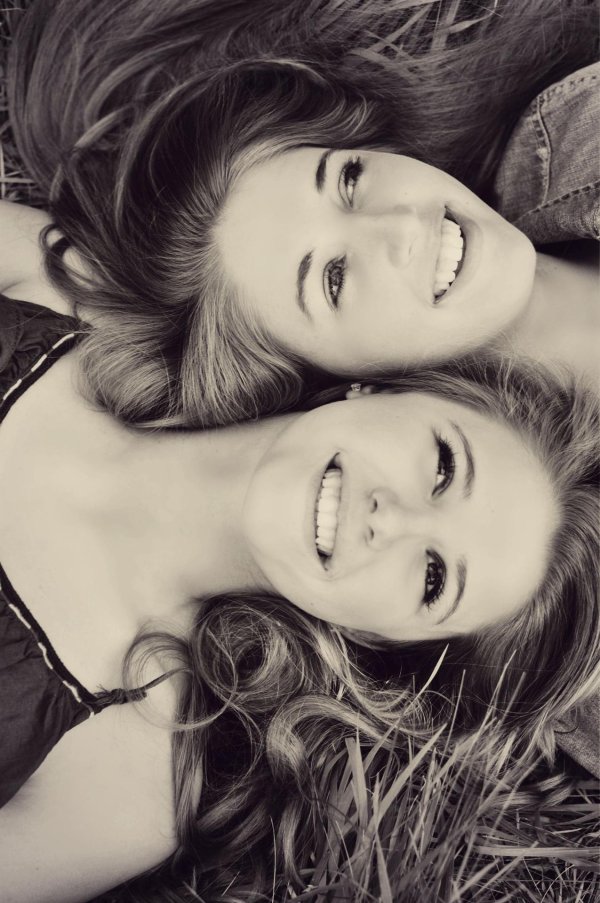 С 2 девушками