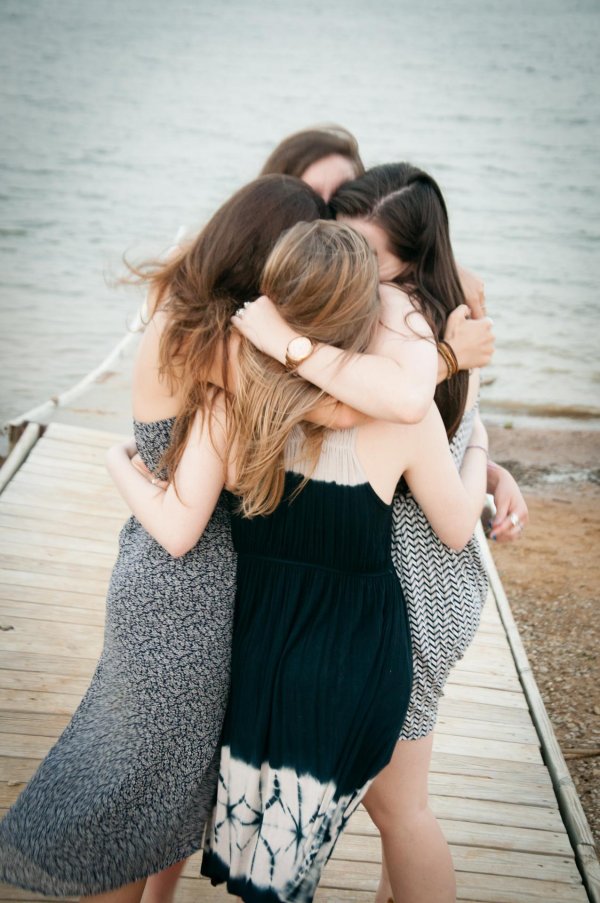 С 2 девушками