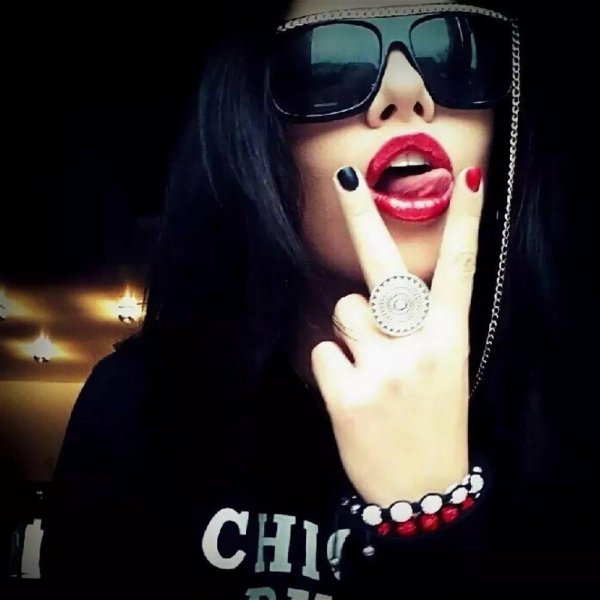 С дерзкими девушками