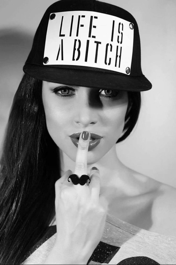 С дерзкими девушками