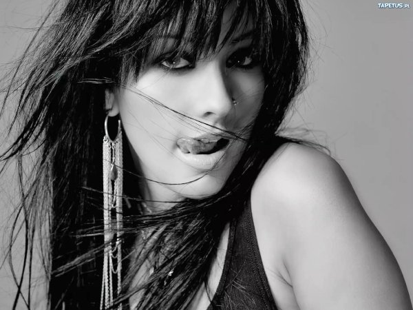 С дерзкими девушками