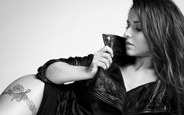 С дерзкими девушками