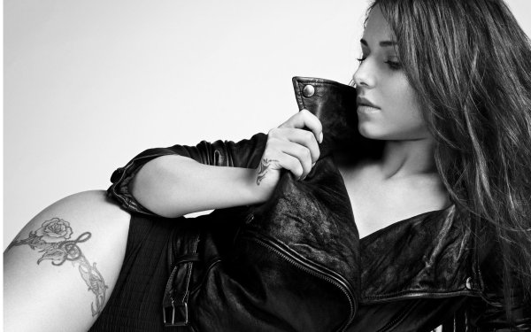 С дерзкими девушками