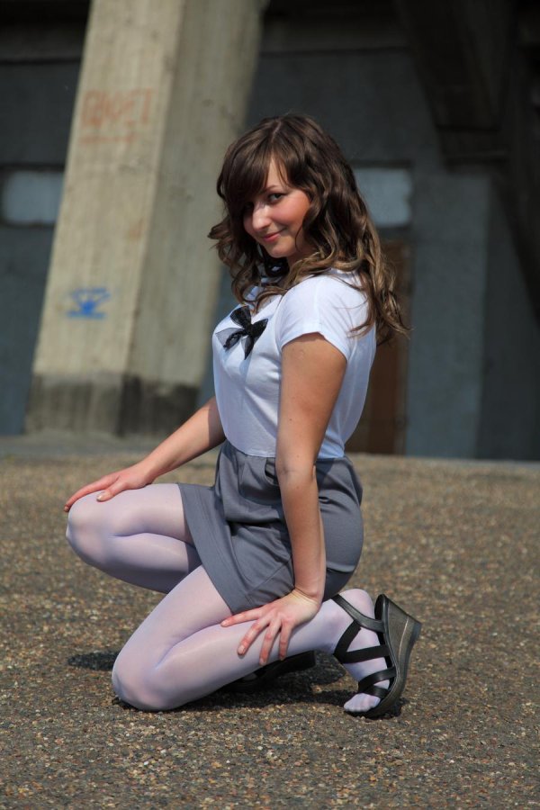 Девушка с колготками