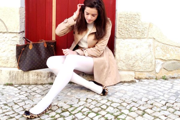 Девушка с колготками
