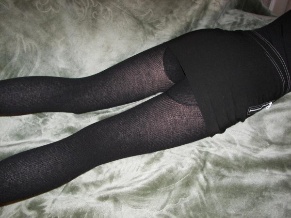 Девушка с колготками