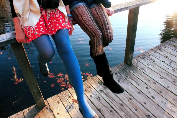 Девушка с колготками