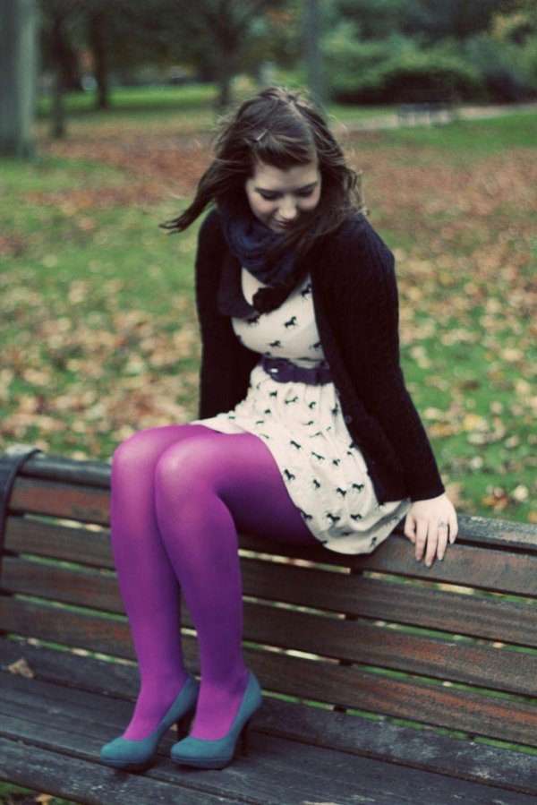 Девушка с колготками