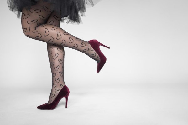 Девушка с колготками