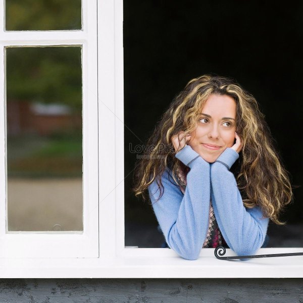 Окон с девушками