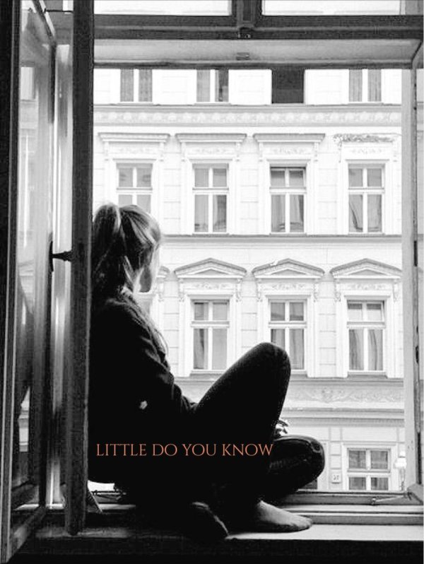 Окон с девушками