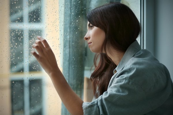 Окон с девушками