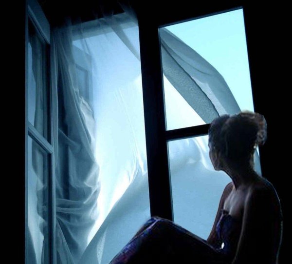 Окон с девушками