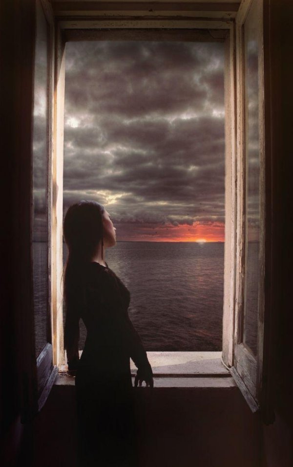 Окон с девушками