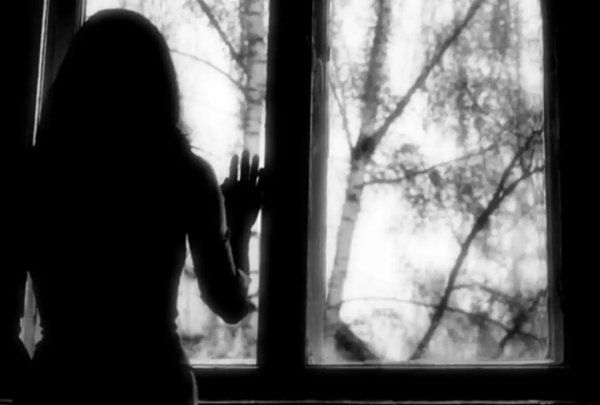 Окон с девушками