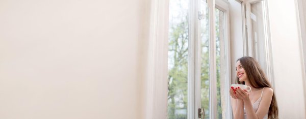 Окон с девушками