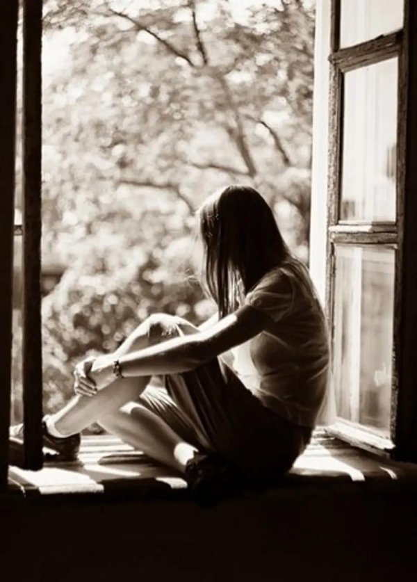 Окон с девушками