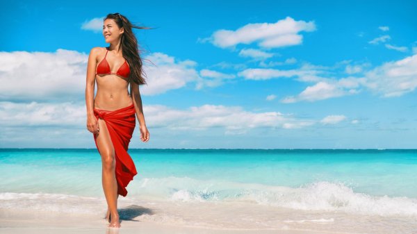 Пляжа с девушками